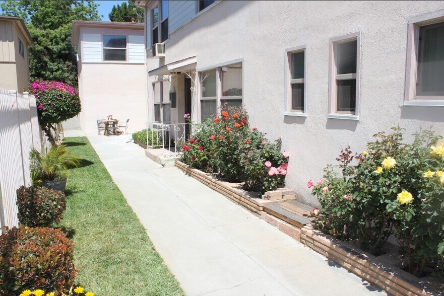 Building Photo - 5055 Laurel Canyon Blvd