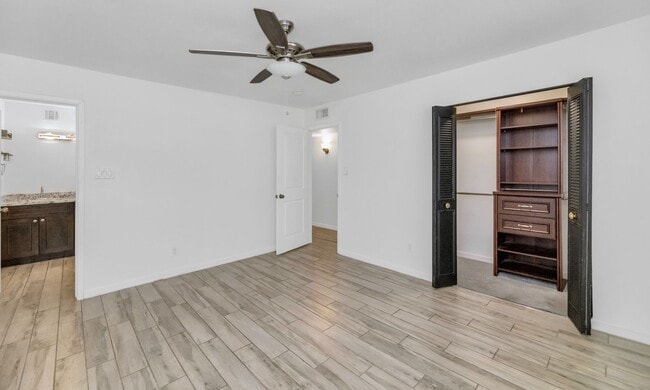 Building Photo - 3904 E Sahuaro Dr