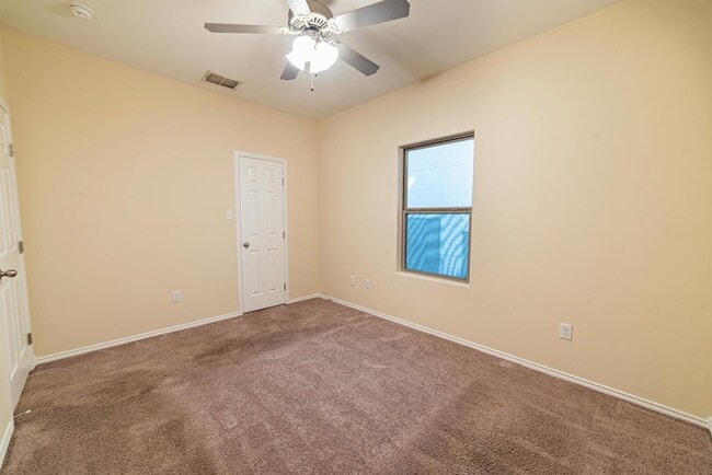 Building Photo - 3305 Charolais Dr