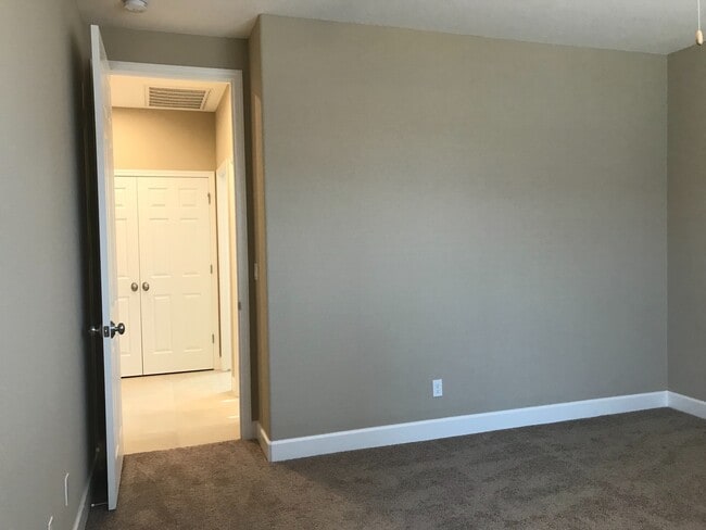 Building Photo - 1627 Marsh Ct