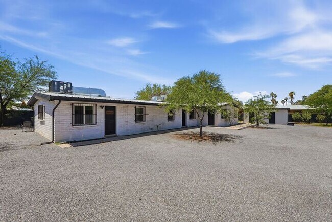 Building Photo - Bright & Airy 2-Bedroom Midtown Tucson Apartment Near TMC & The Loop