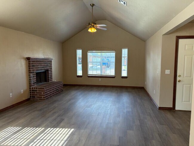 Building Photo - 1424 SW 129th St