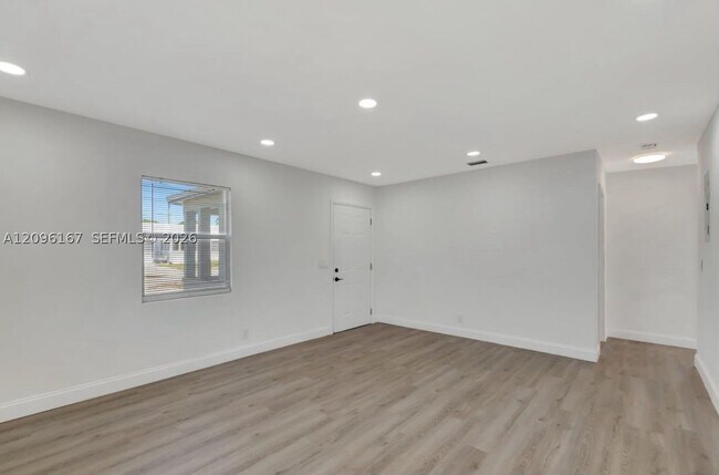 Building Photo - 953 29th St