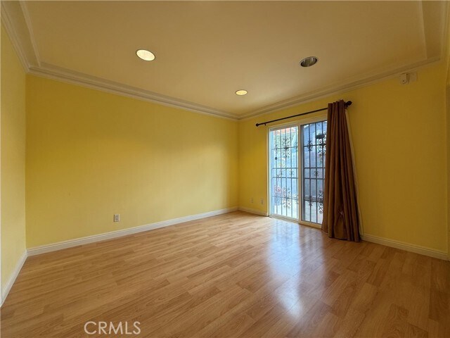 Building Photo - 1127 S Nantes Ave