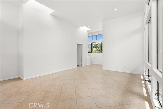 Building Photo - 2105 W Paseo Del Mar