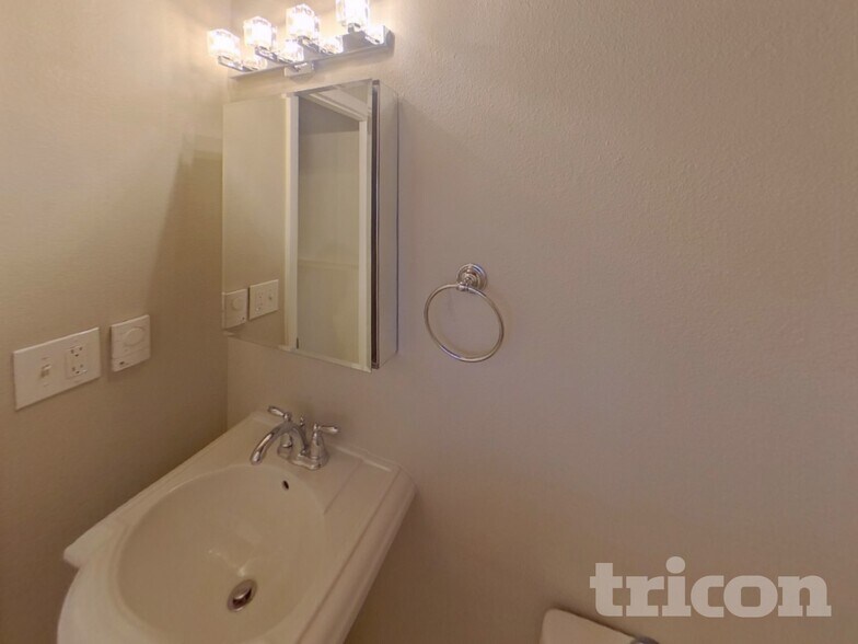 Building Photo - 4840 Windward Cir