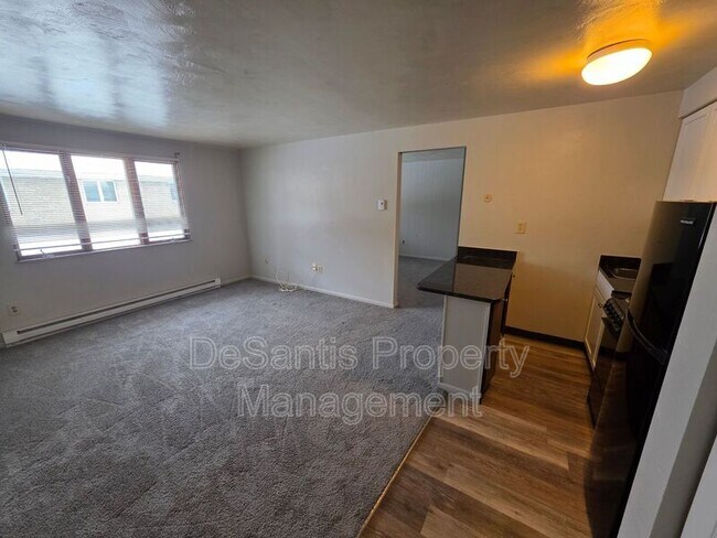 Building Photo - 404 Lunar Ln