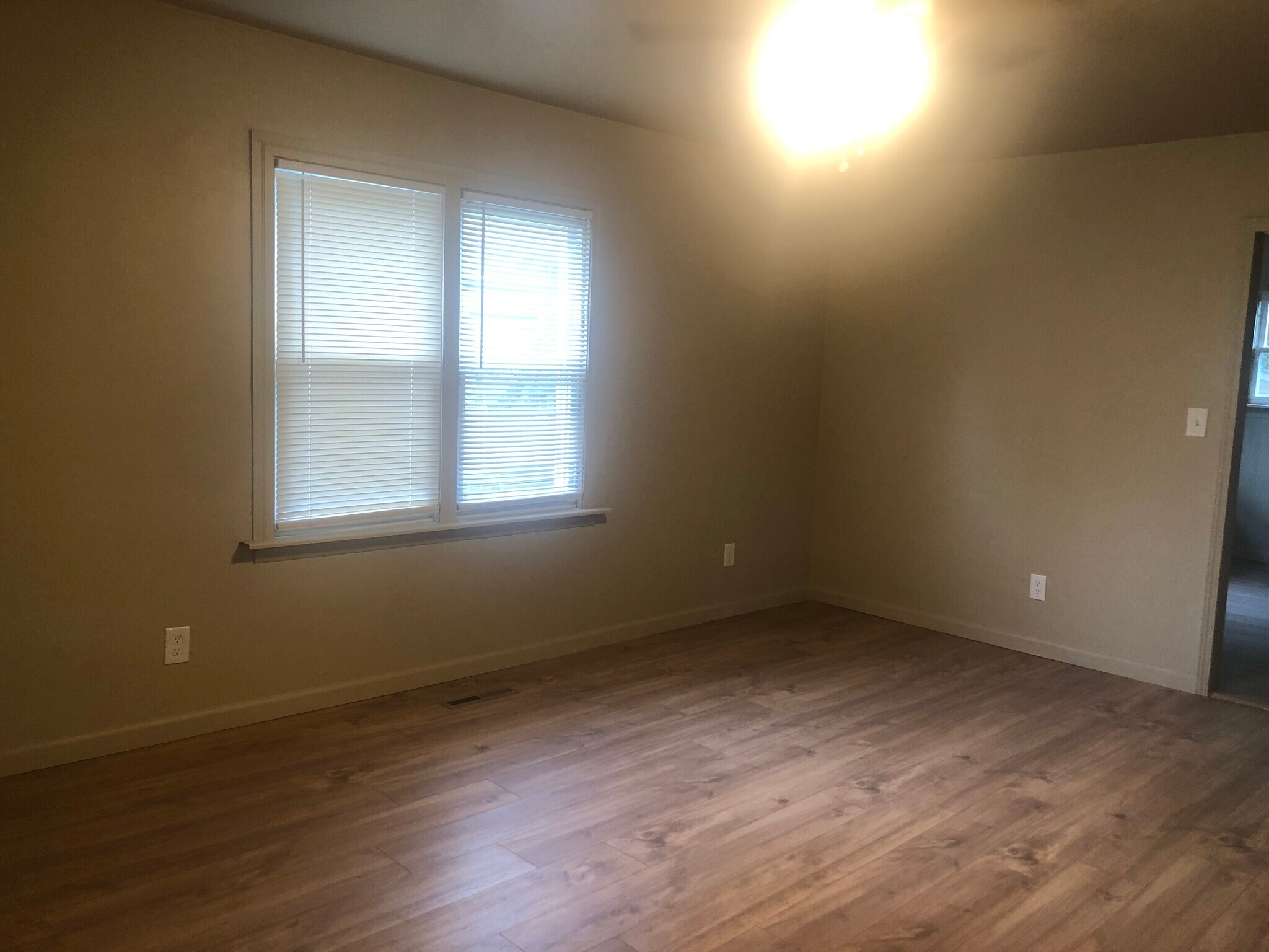 Building Photo - 3207 Alpena St