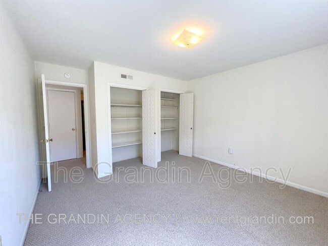Building Photo - 5260 Crossbow Cir