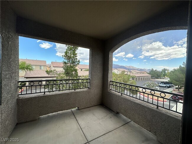 Building Photo - 8250 N Grand Canyon Dr