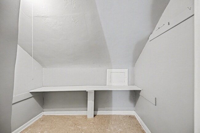 Building Photo - 12 Linwood Ave