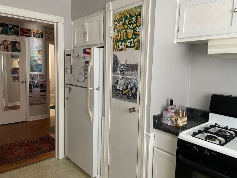 Building Photo - 2020 S 82nd St