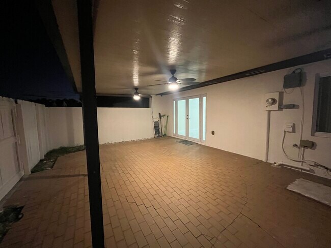 Building Photo - 14056 SW 51st Ln