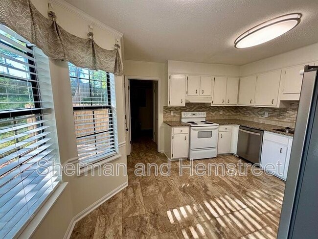 Building Photo - 210 Foxdale Dr