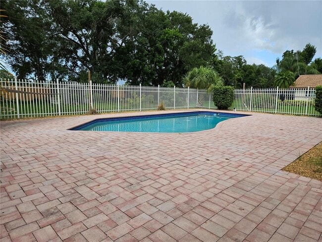 Building Photo - 4252 Prairie View Dr S