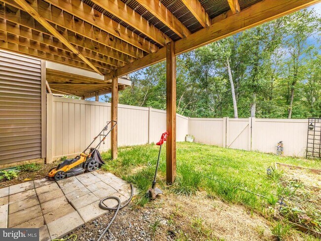 Building Photo - 7129 Bodkin Wy