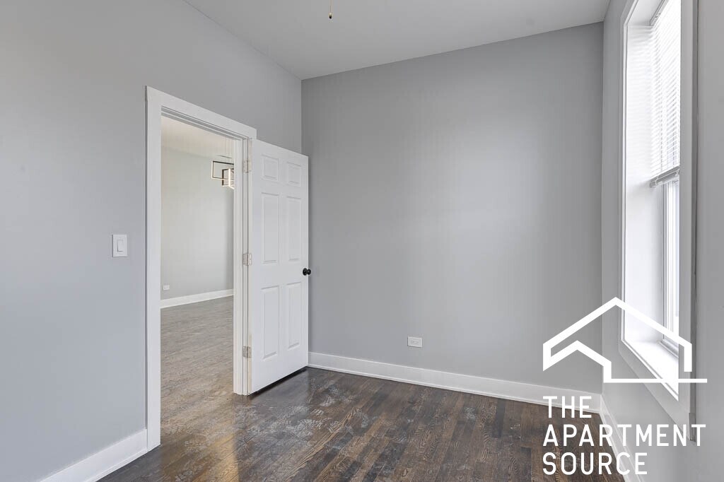 Building Photo - 2935 N Lawndale Ave