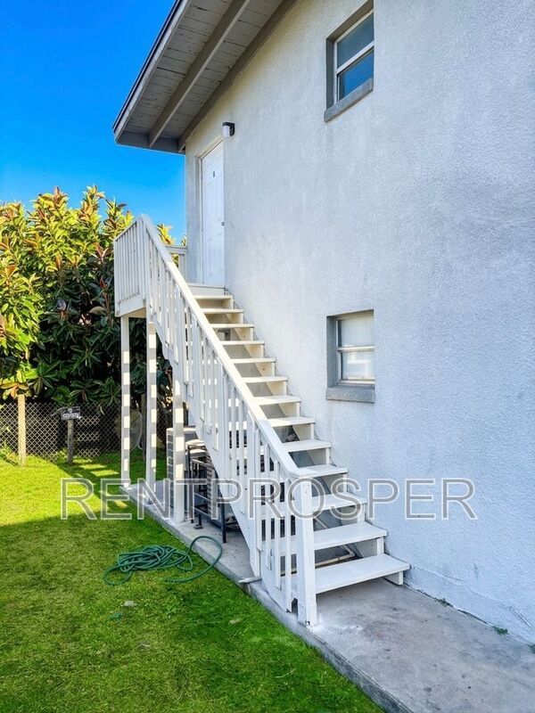 Building Photo - 740 W Robinson St