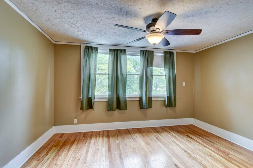 Building Photo - 816 N 43rd St