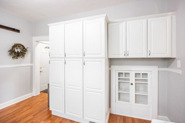 Building Photo - Quaint 2 Bedroom 1 Bath Home in Forest Hil...