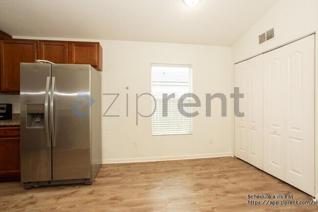 Building Photo - 15307 Bareback Dr