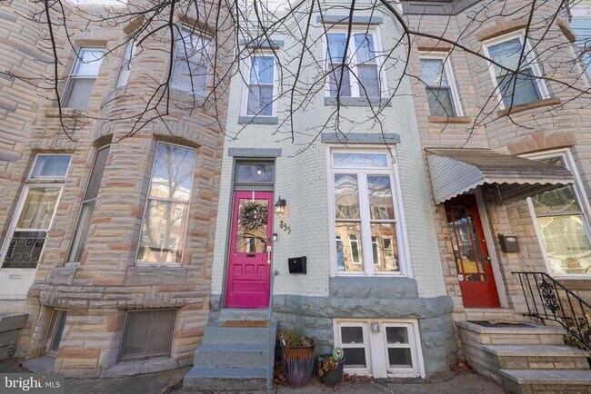 Building Photo - 835 Wellington St