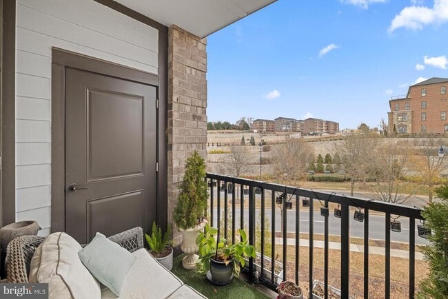 Building Photo - 102 St Ives Pl