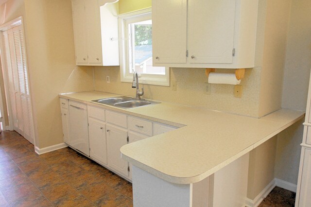 Building Photo - Single story 3 bed, 2 bath home in North Durham on half an acre!