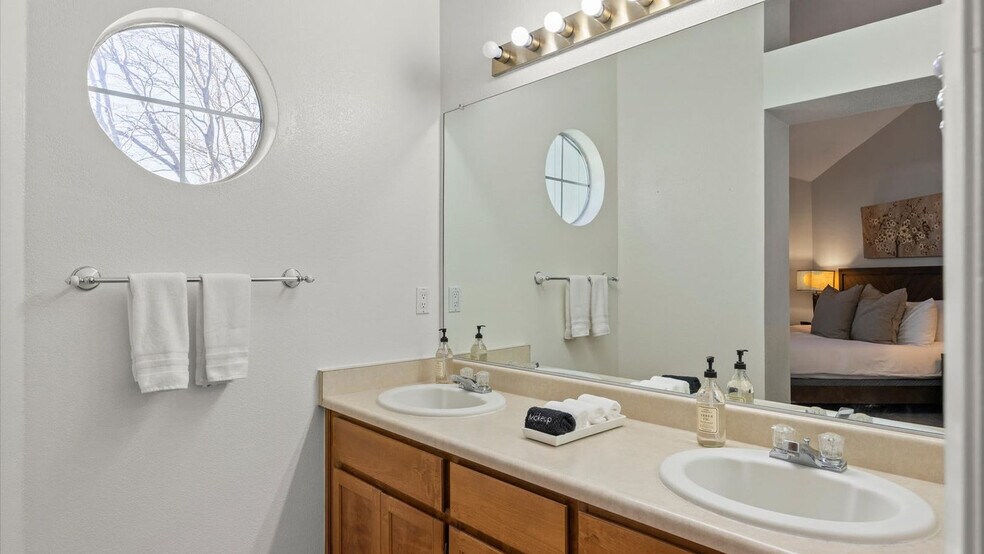 Building Photo - 2301 Sierra Highlands Dr