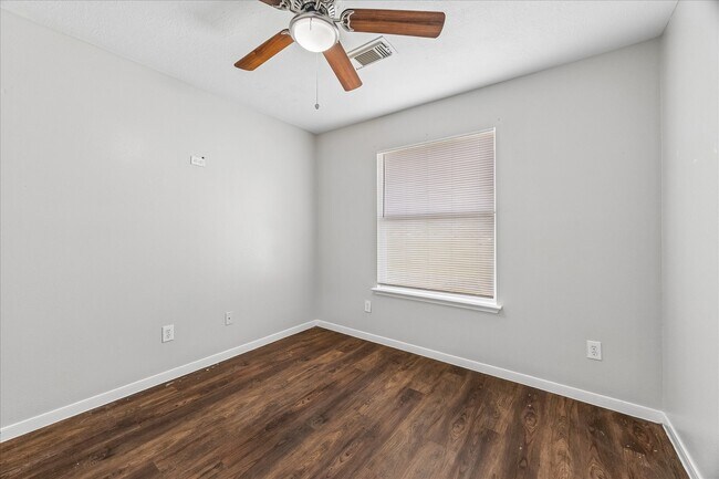 Building Photo - 19811 Shores Edge Dr