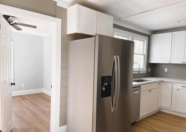 Kitchen+Small bed - 208 State St