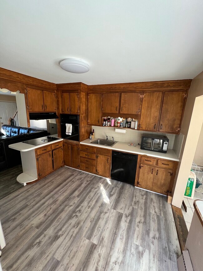 Building Photo - 35 Lynwood Dr