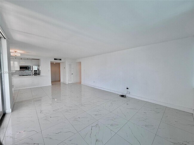 Building Photo - 18081 Biscayne Blvd