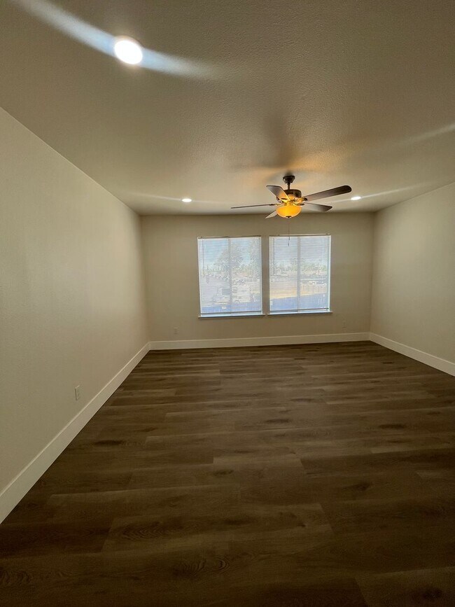 Building Photo - Brand new remodel unit! Must see