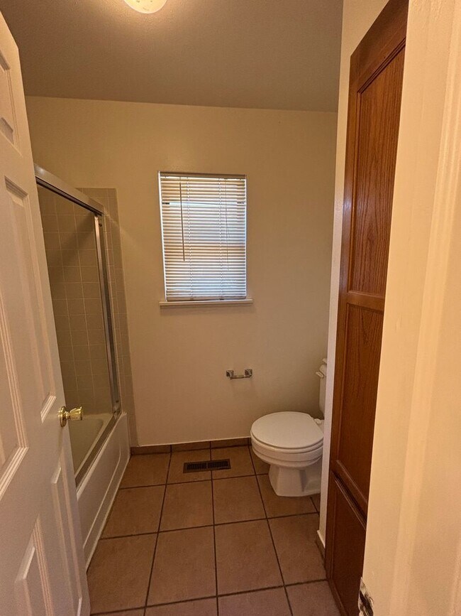 Building Photo - Comfortable Townhome Living in Southwest Fort Collins