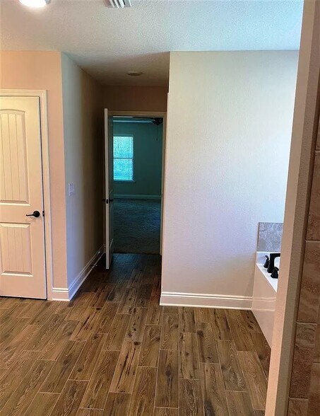 Building Photo - 9167 Tara Cir