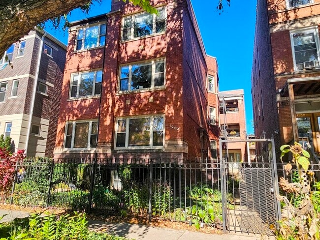 Primary Photo - 1234 W Argyle St