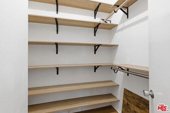 Building Photo - 8960 Cynthia St