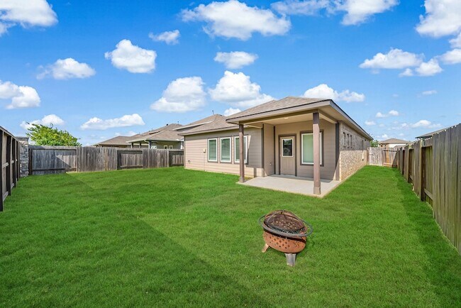 Building Photo - 15250 White Moss Dr