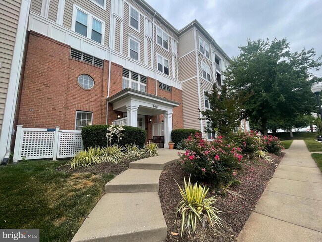 Building Photo - 100 Watkins Pond Blvd