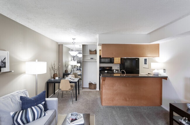 Tgm Avalon Lake Indianapolis In Apartment Finder