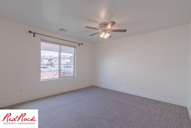 Building Photo - Private 4 Bedroom Corner Unit