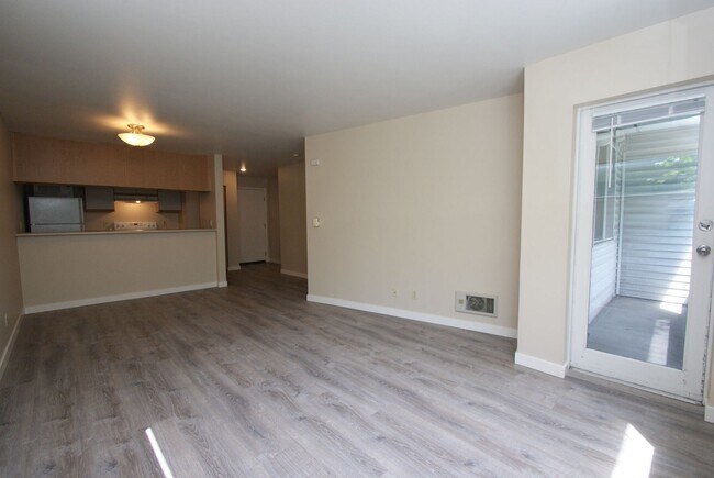 Building Photo - 3230 SW Avalon Way