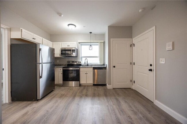 Primary Photo - 6899 Post Rd