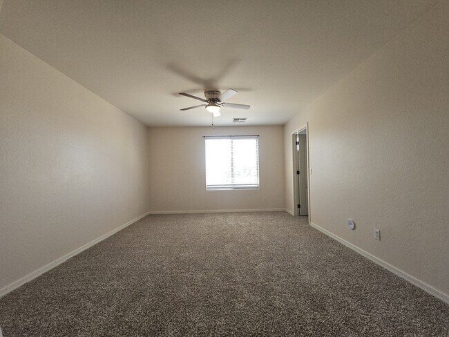 Building Photo - 2018 W Agrarian Hills Dr