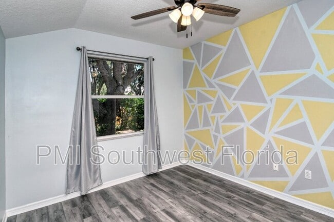 Building Photo - 607 Oak River Ct