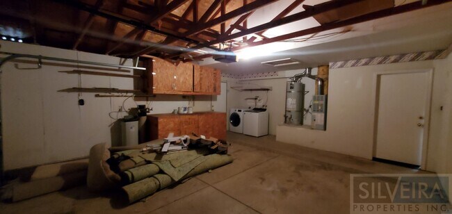 Building Photo - 2 Bedroom Santa Maria home available!