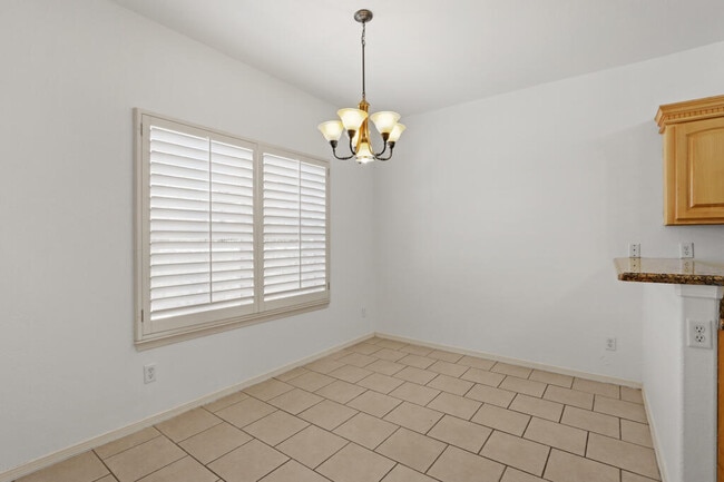 Building Photo - 561 Green Village Ct