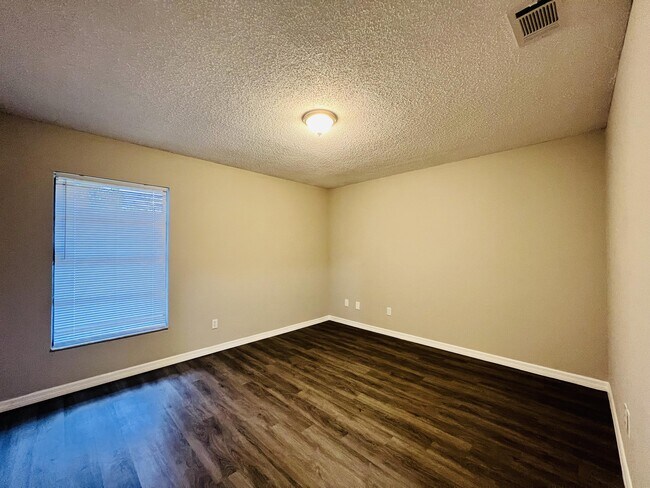 Building Photo - 1072 Gould Pl