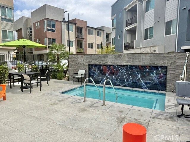 Building Photo - 960 N Tangent Privado